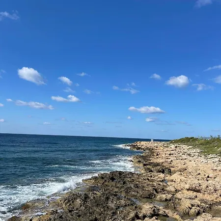 Celeste By The Sea 公寓